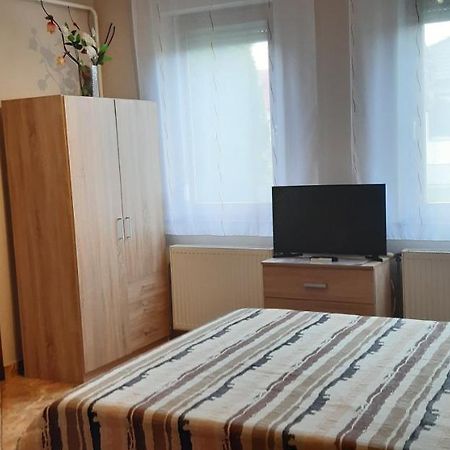 Flora Apartman Gyula Εξωτερικό φωτογραφία