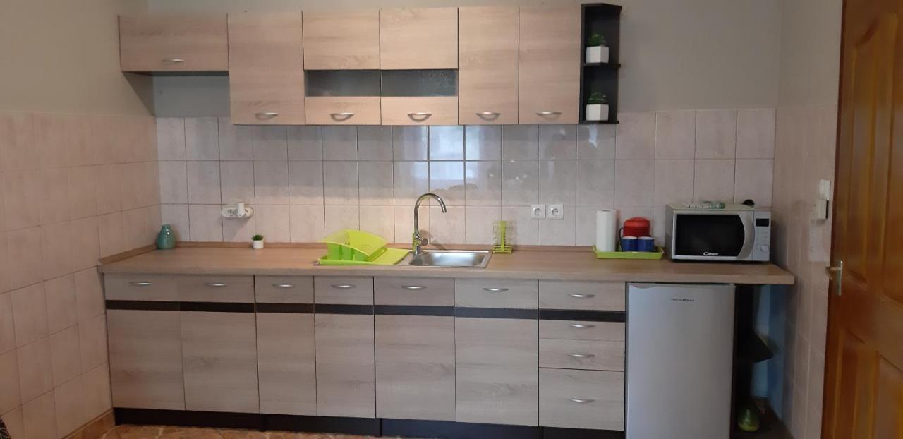 Flora Apartman Gyula Εξωτερικό φωτογραφία