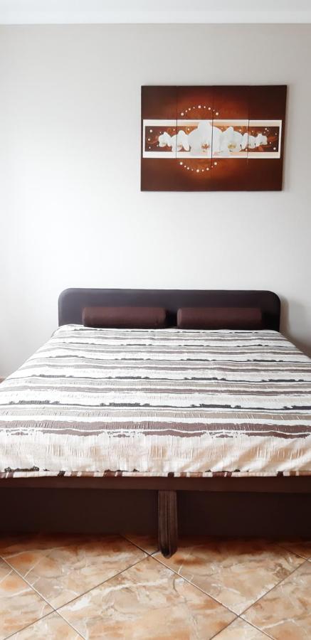 Flora Apartman Gyula Εξωτερικό φωτογραφία