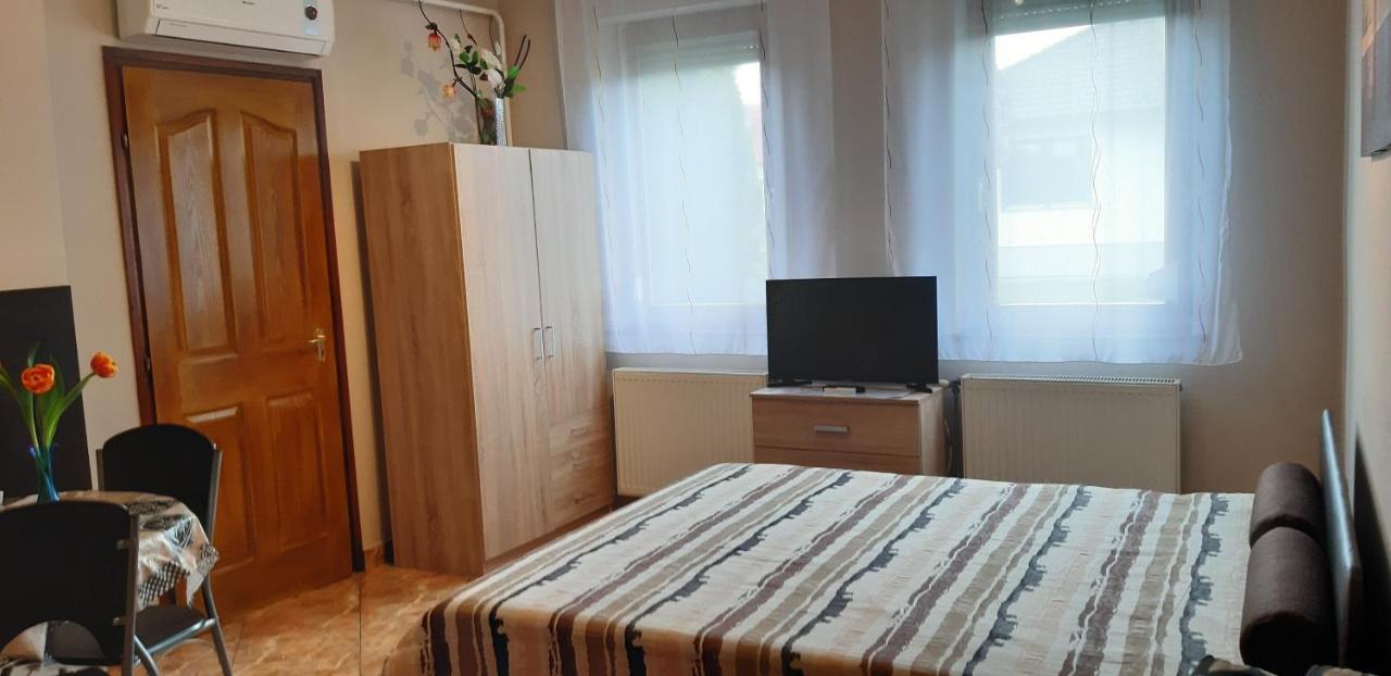 Flora Apartman Gyula Εξωτερικό φωτογραφία