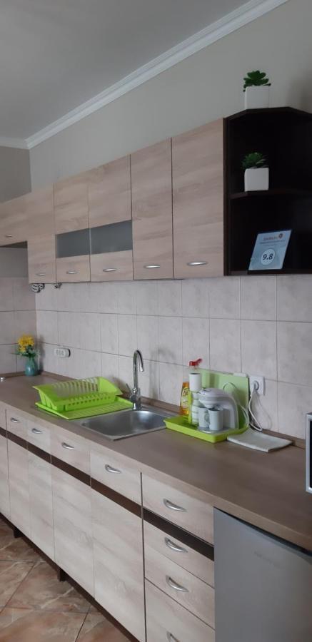 Flora Apartman Gyula Εξωτερικό φωτογραφία