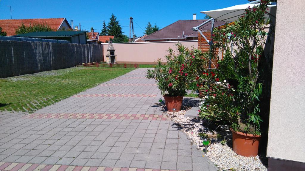 Flora Apartman Gyula Εξωτερικό φωτογραφία